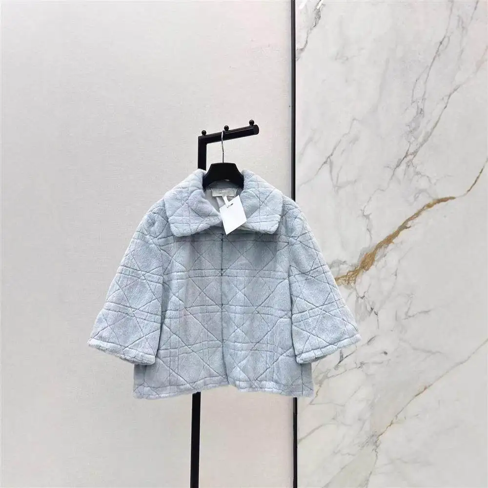 Антивозрастная женская кружевная блузка/топ из триацетатного волокна с ромбовидным узором и воротником на 7/8 оборота, новинка ранней весны
Антивозрастная женская кружевная блузка/топ из триацетатного волокна с ромбовидным узором и воротником на 7/8 оборота, новинка ранней весны