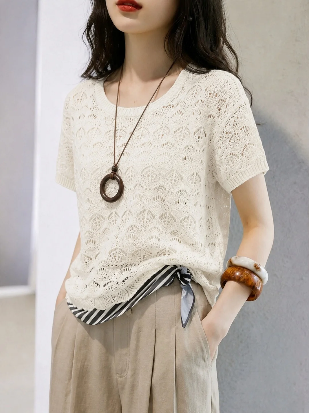 Summer Ice Silk Knitted Top Hollow out Short Sleeve Women's Fashion Sun Protection Design Sensation Simple Match Korean Version
Summer Ice Silk Knitted Top Hollow out Short Sleeve Women's Fashion Sun Protection Design Sensation Simple Match Korean Version