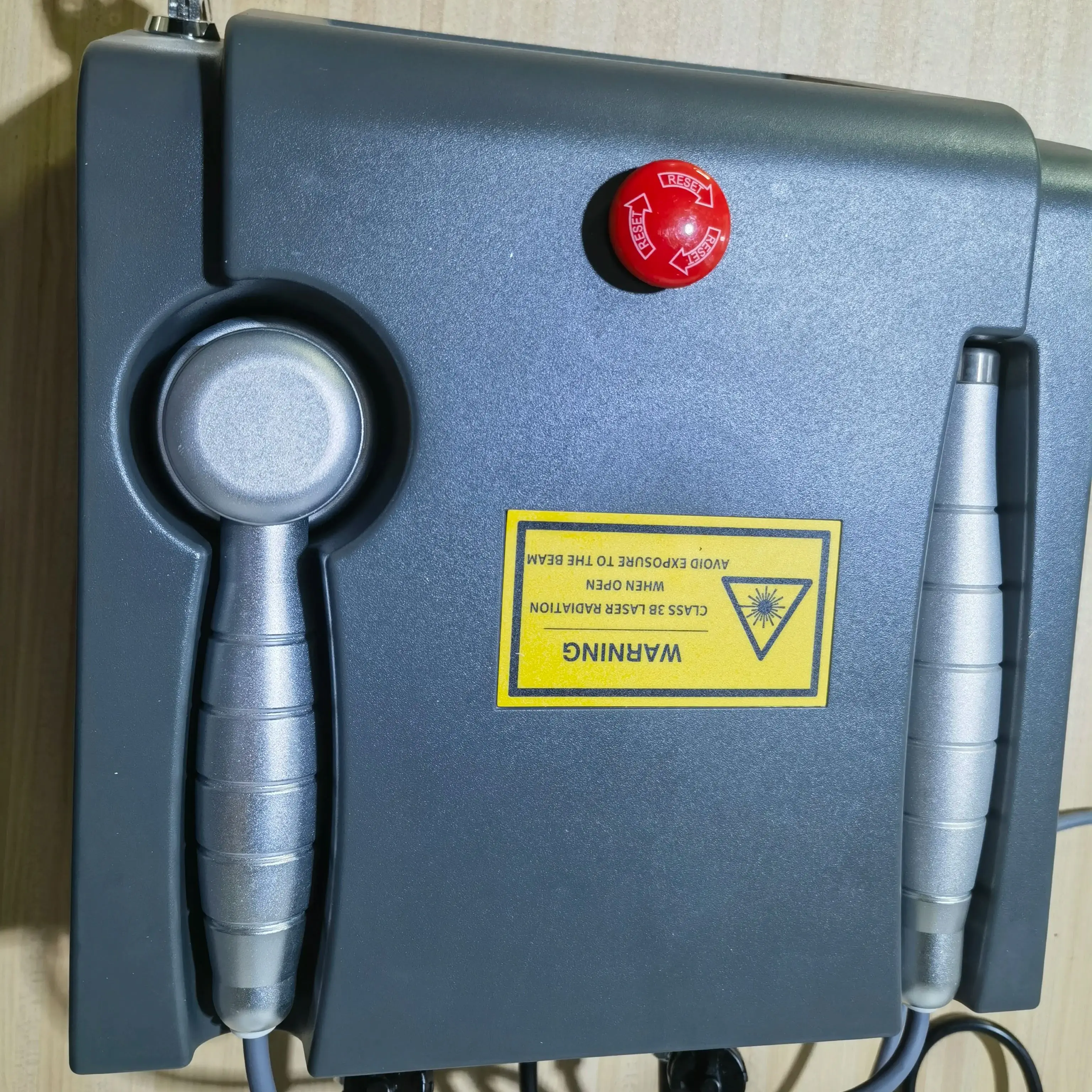 Handheld HLKGO Cold Laser 1055mW 808nm+650nm LLLT Treatment for Arthritis/Knee/Foot Pain Portable Pain Relief Equipment
Handheld HLKGO Cold Laser 1055mW 808nm+650nm LLLT Treatment for Arthritis/Knee/Foot Pain Portable Pain Relief Equipment