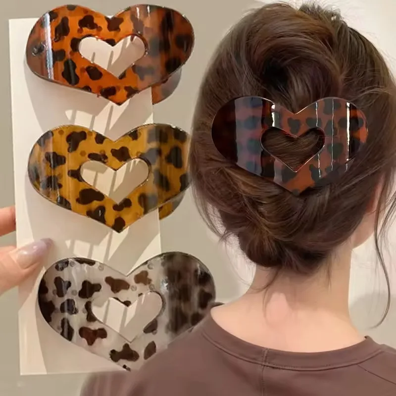 Vintage Heart-shaped Hair Clips for Women Bending Duckbill Clip Horizontal Clip Single Clip Headpiece Versatile Rear of Head
Vintage Heart-shaped Hair Clips for Women Bending Duckbill Clip Horizontal Clip Single Clip Headpiece Versatile Rear of Head