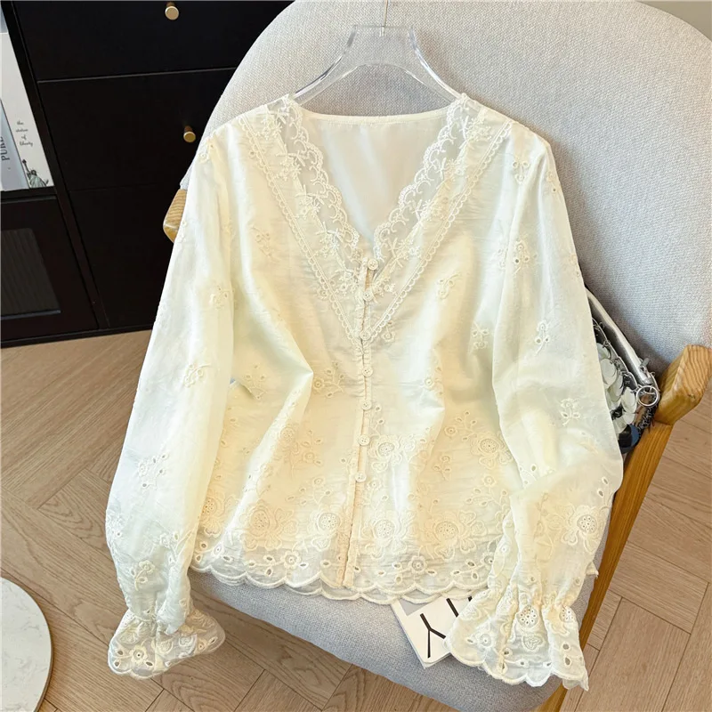 Temperament Elegant Gentle Wind Hook Flower Hollow V-neck Long-sleeved Lace Shirt 2026 New Spring and Summer Age-reducing Top
Temperament Elegant Gentle Wind Hook Flower Hollow V-neck Long-sleeved Lace Shirt 2026 New Spring and Summer Age-reducing Top