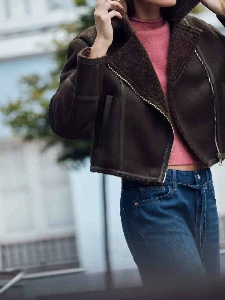 2024 autumn and winter new motorcycle style thickened double-sided lapel long-sleeved short jacket for women
2024 autumn and winter new motorcycle style thickened double-sided lapel long-sleeved short jacket for women