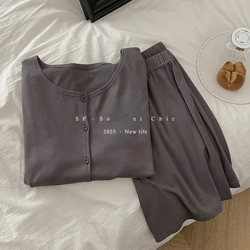 Pijama Feminina, новый корейский комплект одежды для сна из модала, элегантные женские пижамы на пуговицах, домашняя одежда для отдыха, шорты с короткими рукавами, костюм
Pijama Feminina, новый корейский комплект одежды для сна из модала, элегантные женские пижамы на пуговицах, домашняя одежда для отдыха, шорты с короткими рукавами, костюм
