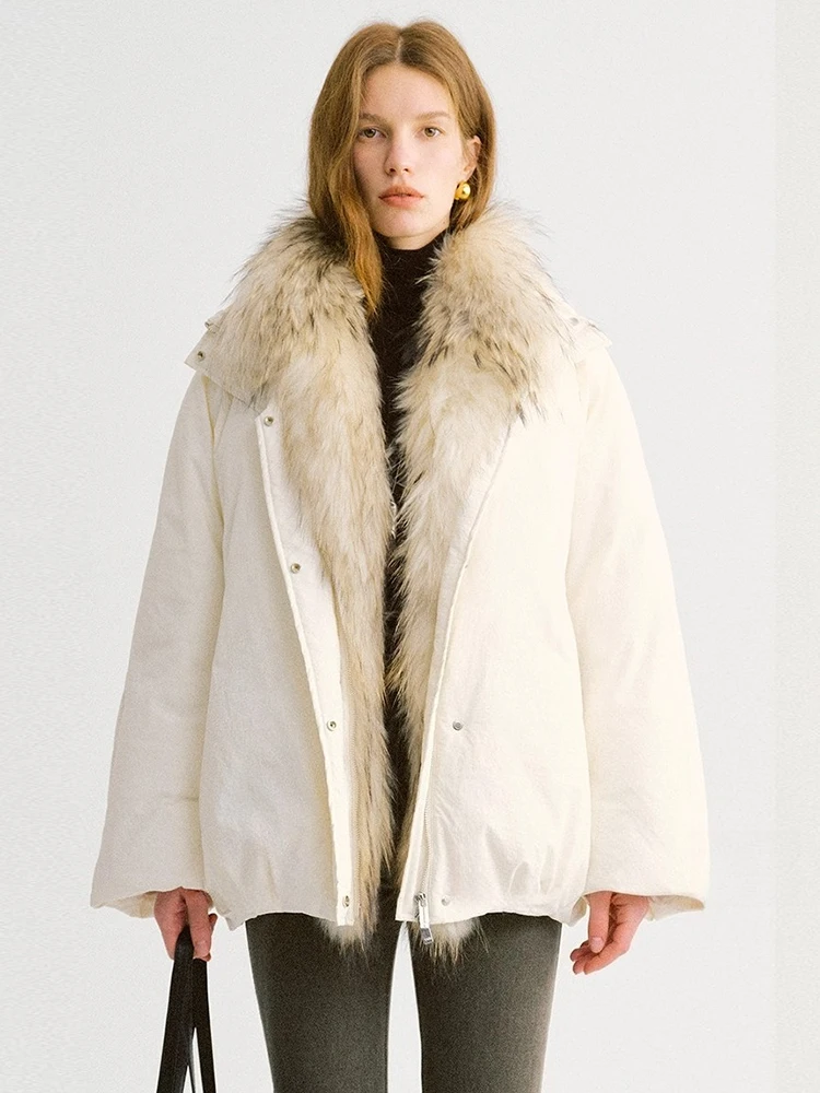 Luxury Natural Raccoon Fur Collar Goose Down Jackets for Women 2026 New High-end Simple Loose Fluffy Warm Winter Down Coat
Luxury Natural Raccoon Fur Collar Goose Down Jackets for Women 2026 New High-end Simple Loose Fluffy Warm Winter Down Coat
