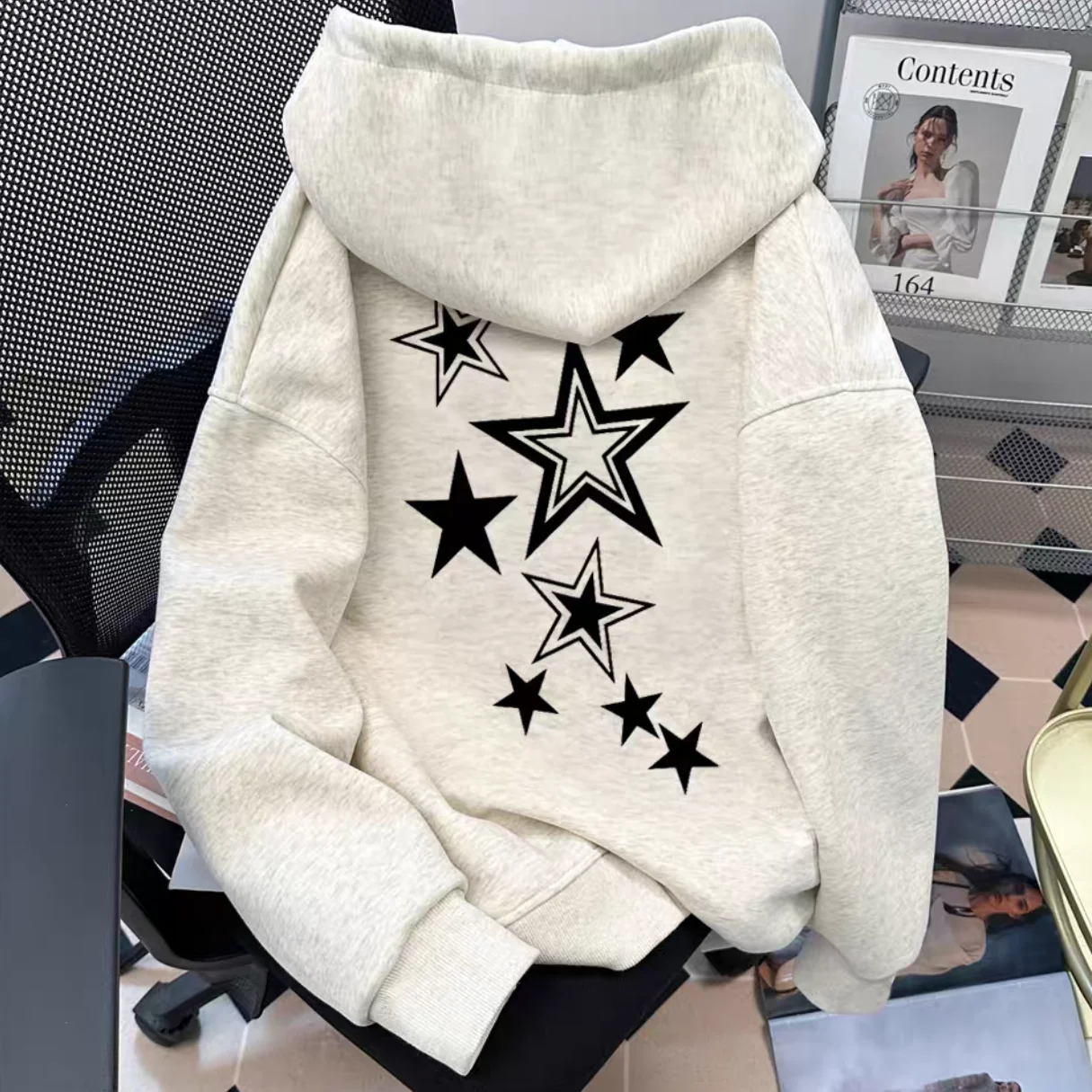 A Trendy Back with Star-printed Hooded Sweatshirt A Loose Versatile Casual Top for Women in The Autumn and Winter School Style
A Trendy Back with Star-printed Hooded Sweatshirt A Loose Versatile Casual Top for Women in The Autumn and Winter School Style