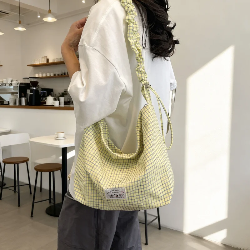 2026 New Minimalist Japanese Nylon Dumpling Bag Women's Large Capacity Tote Crossbody Bag Single Shoulder Bag
2026 New Minimalist Japanese Nylon Dumpling Bag Women's Large Capacity Tote Crossbody Bag Single Shoulder Bag