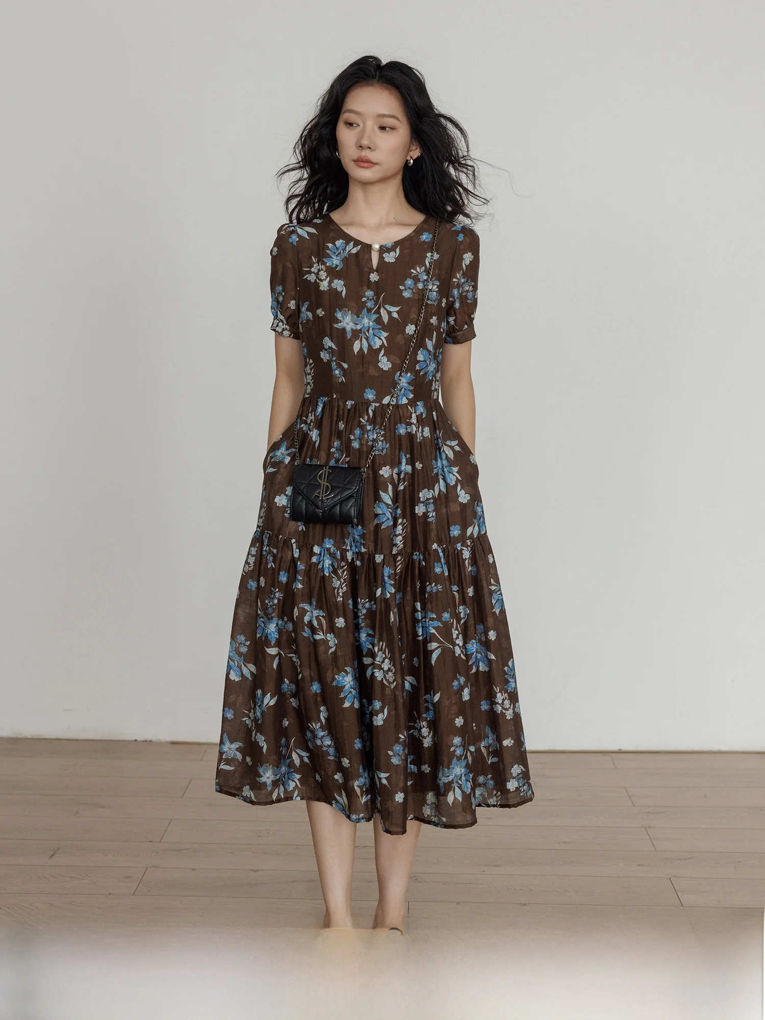 Vastand round Neck Short Sleeve Floral Print Dress Women's Elegant Long Dress Commute Style High Waist A-Line Summer Dress
Vastand round Neck Short Sleeve Floral Print Dress Women's Elegant Long Dress Commute Style High Waist A-Line Summer Dress