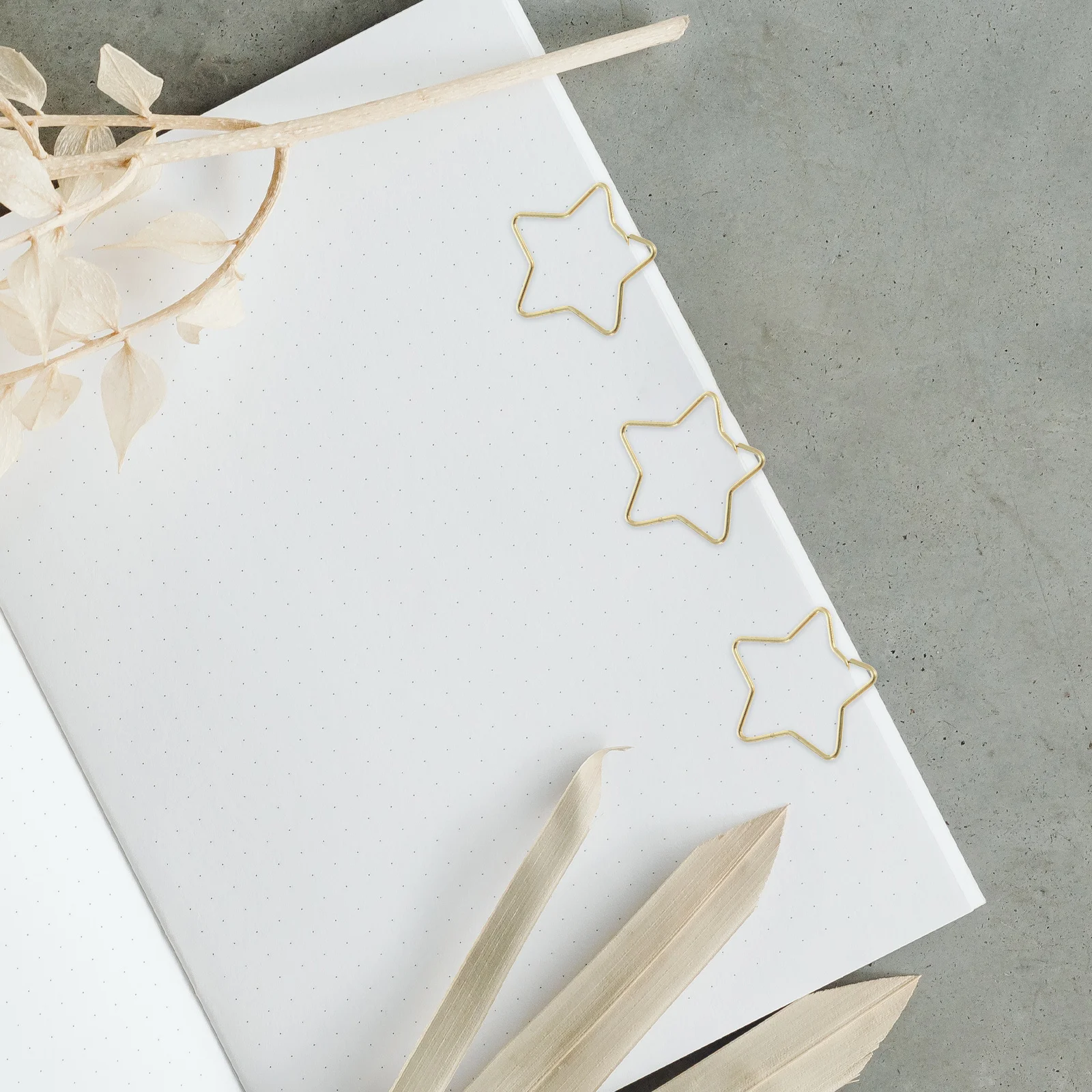 30Pcs Creative Paper Clips Strong Clamping Force Firm Structure Not Easy to Deform Multi-Use for Office School Homework Gold
30Pcs Creative Paper Clips Strong Clamping Force Firm Structure Not Easy to Deform Multi-Use for Office School Homework Gold