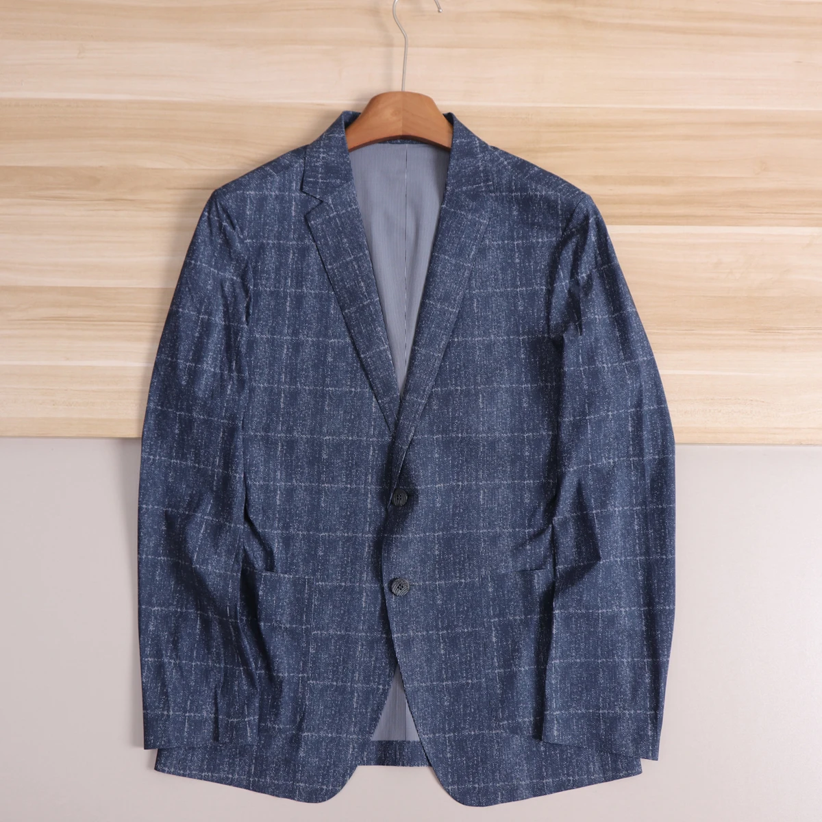 Men's Lightweight Casual Suit Jacket Breathable Anti-Wrinkle High Elasticity Spring Summer Business Westwear Polyester Fiber
Men's Lightweight Casual Suit Jacket Breathable Anti-Wrinkle High Elasticity Spring Summer Business Westwear Polyester Fiber