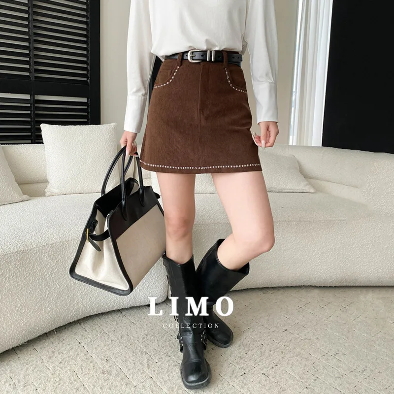 LIMO, весна-лето, мини-юбка с вышивкой в стиле ретро, женская повседневная джинсовая юбка с цветочной вышивкой, хлопковые и полиэстеровые юбки трапециевидной формы
LIMO, весна-лето, мини-юбка с вышивкой в стиле ретро, женская повседневная джинсовая юбка с цветочной вышивкой, хлопковые и полиэстеровые юбки трапециевидной формы