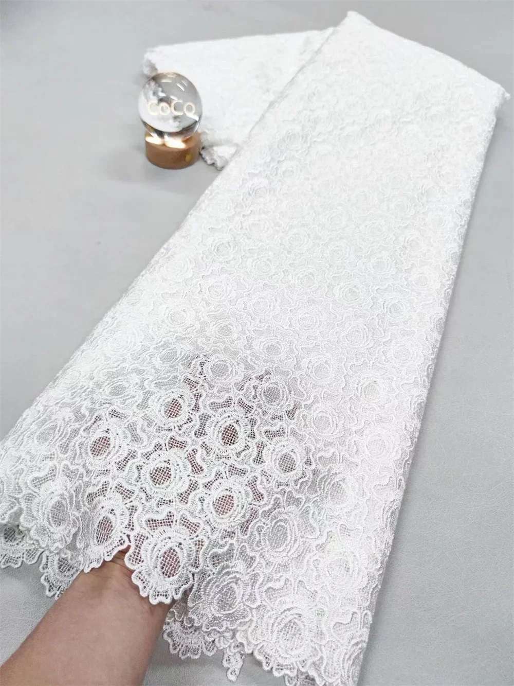 White Lace 5yard African Lace Fabric 2025 High Quality Guipure Lace Fabric Embroidery Cord Lace Fabric For Sewing Dress A1052-1
White Lace 5yard African Lace Fabric 2025 High Quality Guipure Lace Fabric Embroidery Cord Lace Fabric For Sewing Dress A1052-1