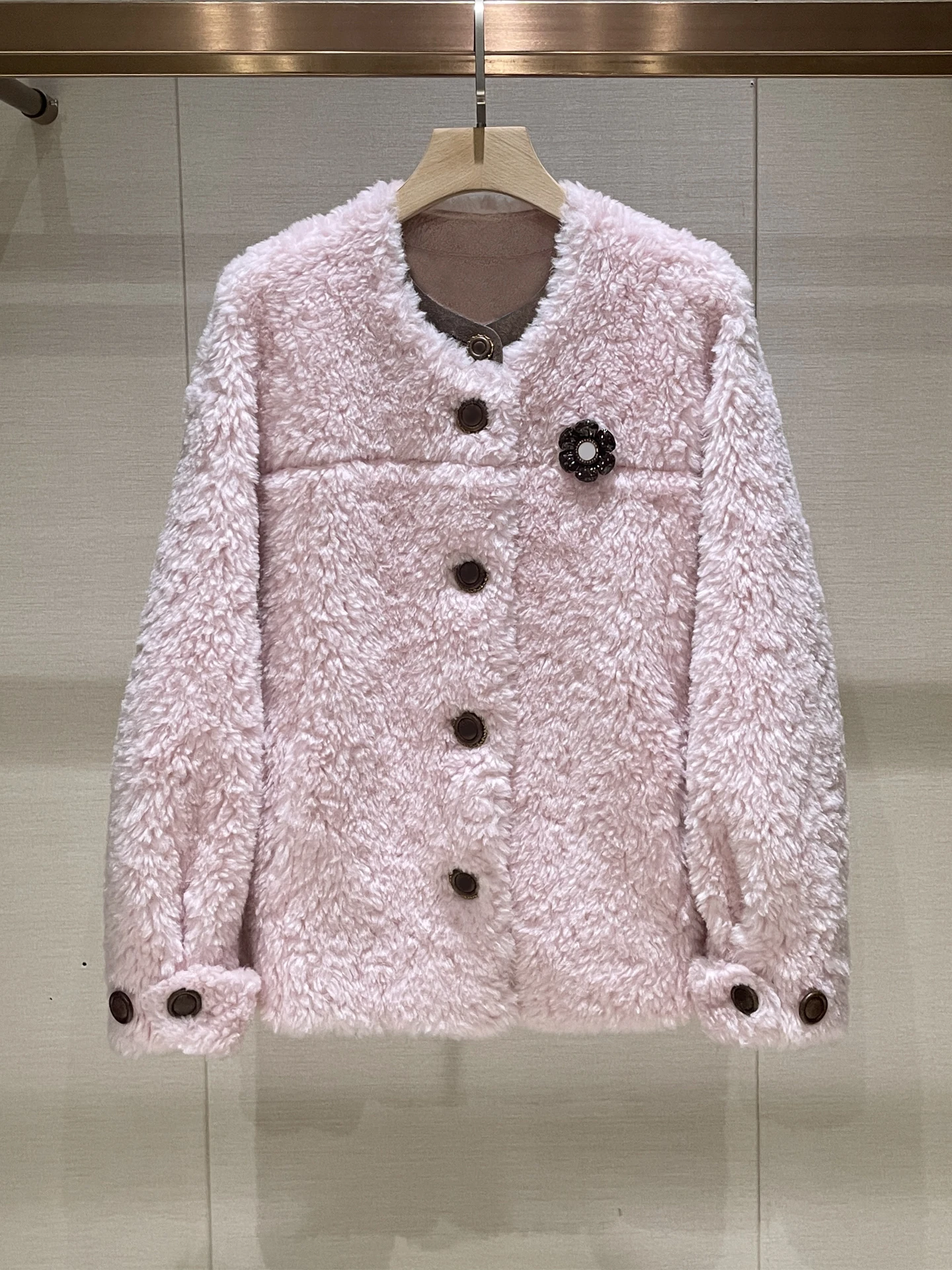 Новая женская повседневная дышащая шуба из искусственного меха, розовая, пушистая, длинная, свободного кроя, с круглым вырезом, однотонная, для осени и зимы
Новая женская повседневная дышащая шуба из искусственного меха, розовая, пушистая, длинная, свободного кроя, с круглым вырезом, однотонная, для осени и зимы