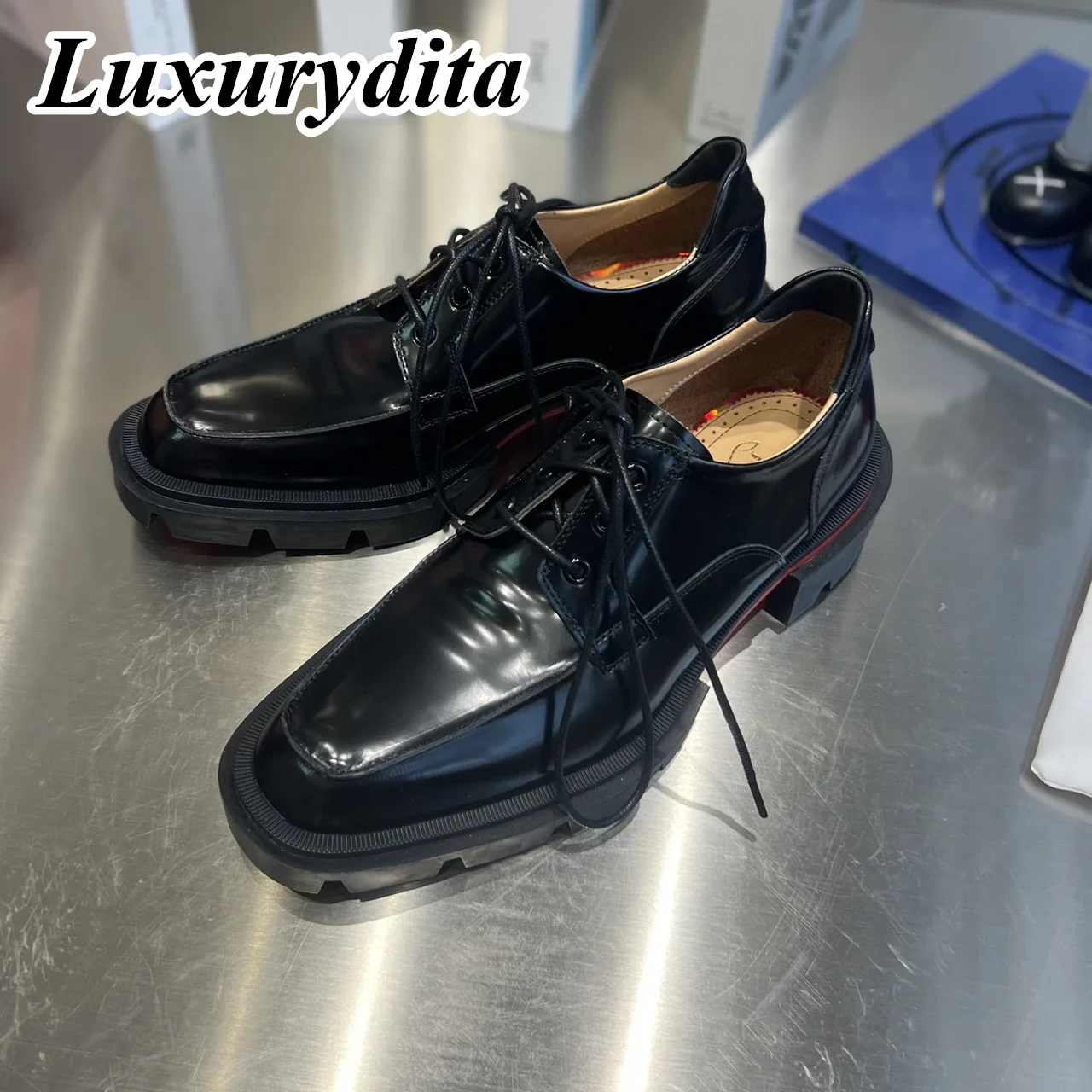 Top High Quality Men Trendy Casual Boots Luxury Mens Real Leather boots Size 39-47 Designr Red Soled Business dress Ankle boots
Top High Quality Men Trendy Casual Boots Luxury Mens Real Leather boots Size 39-47 Designr Red Soled Business dress Ankle boots