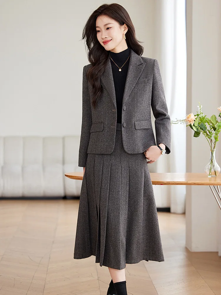 Grey woolen suit set for women's autumn and winter 2025 new style temperament slim fit high-end professional suit half skirt
Grey woolen suit set for women's autumn and winter 2025 new style temperament slim fit high-end professional suit half skirt