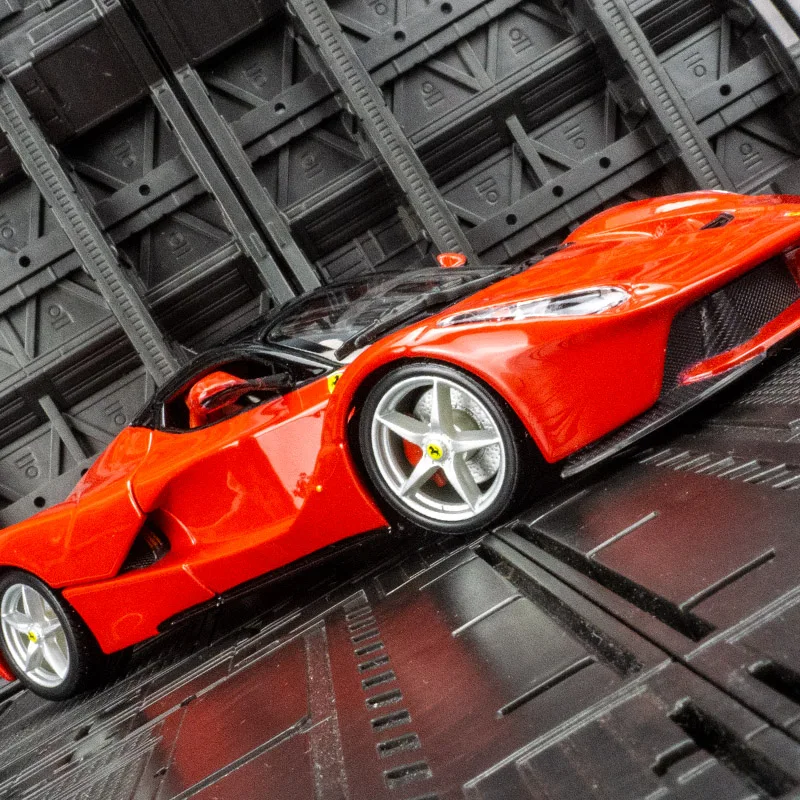Bburago 1:24 Ferrari Rafah alloy car model static ornaments super running toy trunk can be opened
Bburago 1:24 Ferrari Rafah alloy car model static ornaments super running toy trunk can be opened