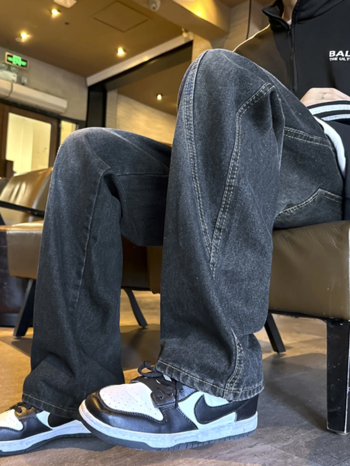 Мужские джинсы в стиле ретро в стиле пэчворк, свободные брюки с прямыми штанинами, модные брюки High Street Sle, осенний модный бренд
Мужские джинсы в стиле ретро в стиле пэчворк, свободные брюки с прямыми штанинами, модные брюки High Street Sle, осенний модный бренд