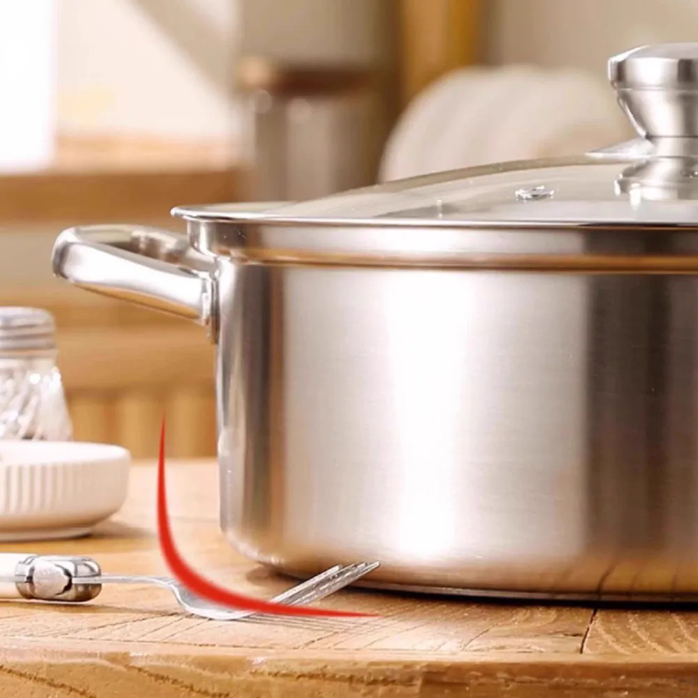 Stainless Steel Hotpot with Internal Partition for Two Broths at Once Designed for Induction and Gas Stove Operation
Stainless Steel Hotpot with Internal Partition for Two Broths at Once Designed for Induction and Gas Stove Operation