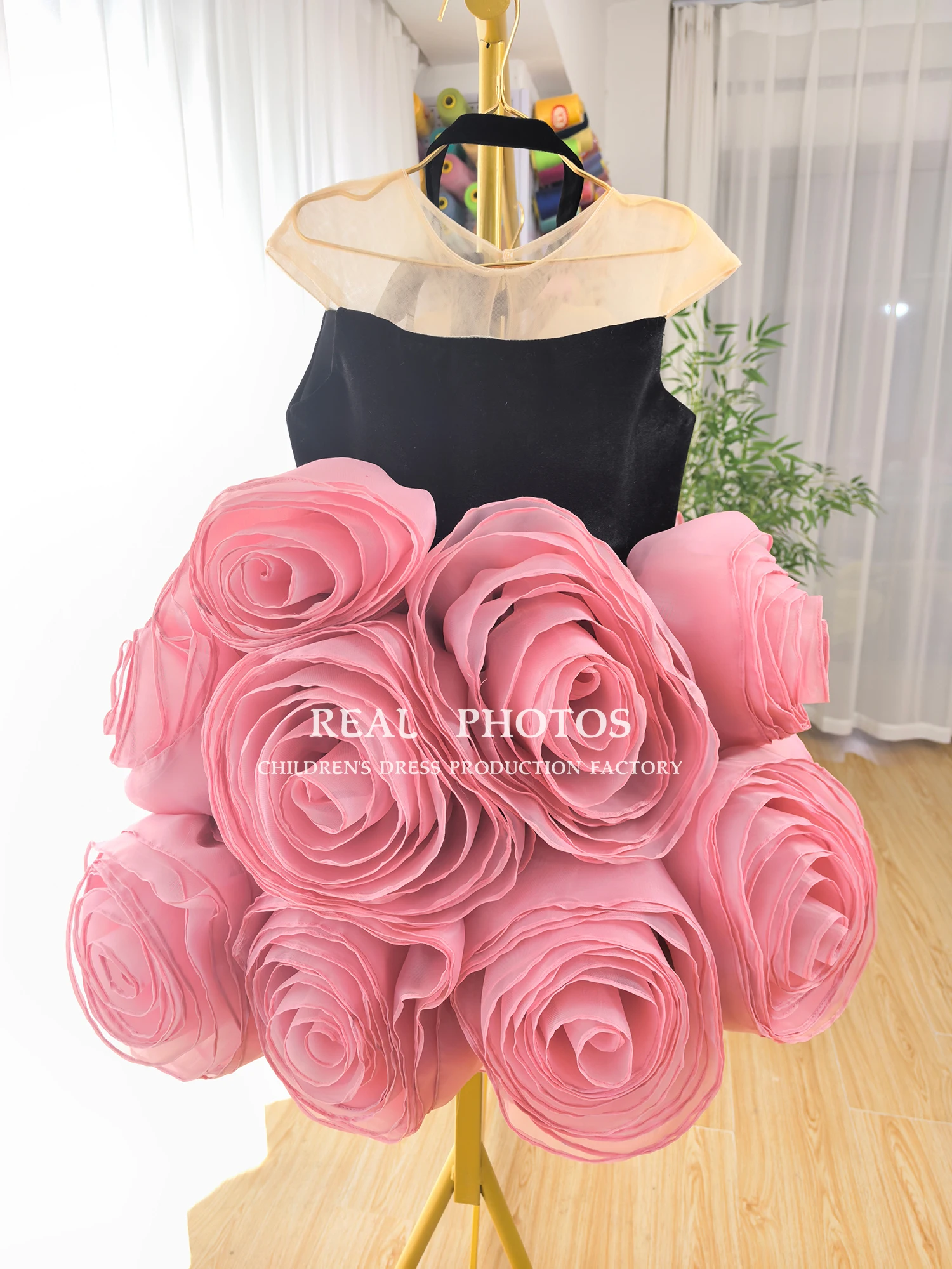 Foreign Trade Girl's Dress Three-Dimensional Flower Children's Gift Dress Birthday Princess Dress Vest Cute Western Style Dress
Foreign Trade Girl's Dress Three-Dimensional Flower Children's Gift Dress Birthday Princess Dress Vest Cute Western Style Dress