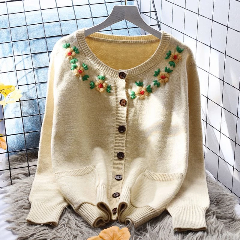 Knitted Cardigan Women's 2023 Autumn Gentle Style Short Single Breasted Flower Embroidery Sweet Sweater Coat Versatile E33
Knitted Cardigan Women's 2023 Autumn Gentle Style Short Single Breasted Flower Embroidery Sweet Sweater Coat Versatile E33
