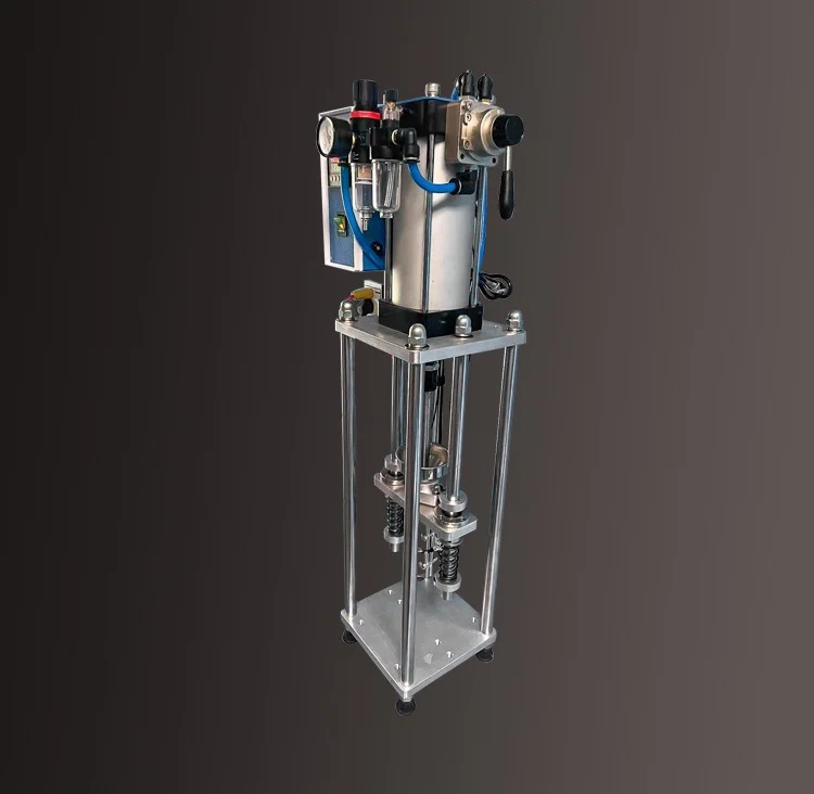 Небольшая настольная вертикальная литьевая машина. Машина для формования пластиковых изделий.
Небольшая настольная вертикальная литьевая машина. Машина для формования пластиковых изделий.