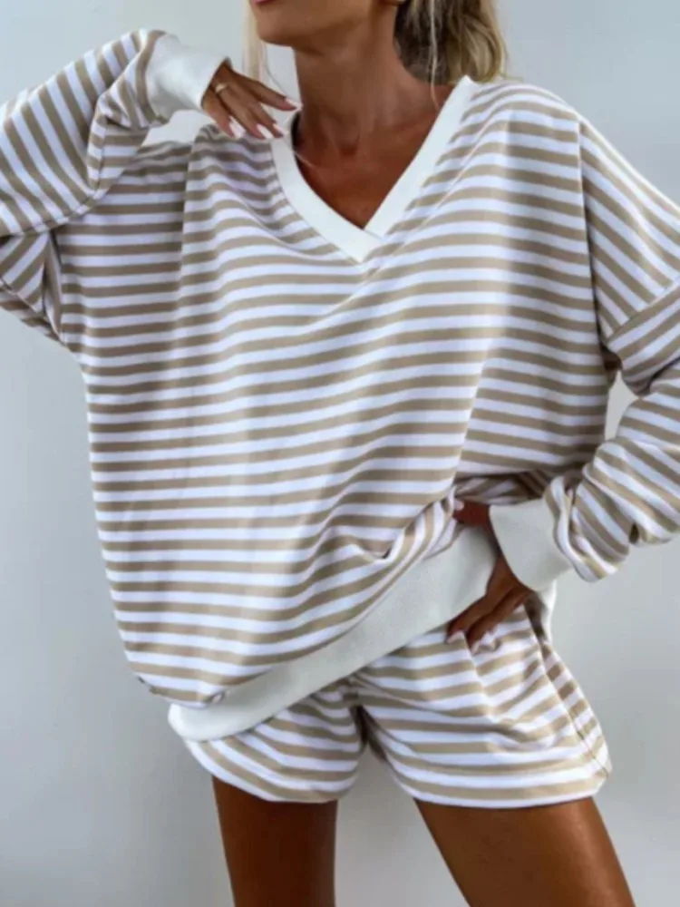 Повседневный полосатый комплект из 2 предметов для женщин, модный пуловер с длинным рукавом и v-образным вырезом, топы + шорты, комплекты одежды, женская спортивная женская одежда 
Повседневный полосатый комплект из 2 предметов для женщин, модный пуловер с длинным рукавом и v-образным вырезом, топы + шорты, комплекты одежды, женская спортивная женская одежда