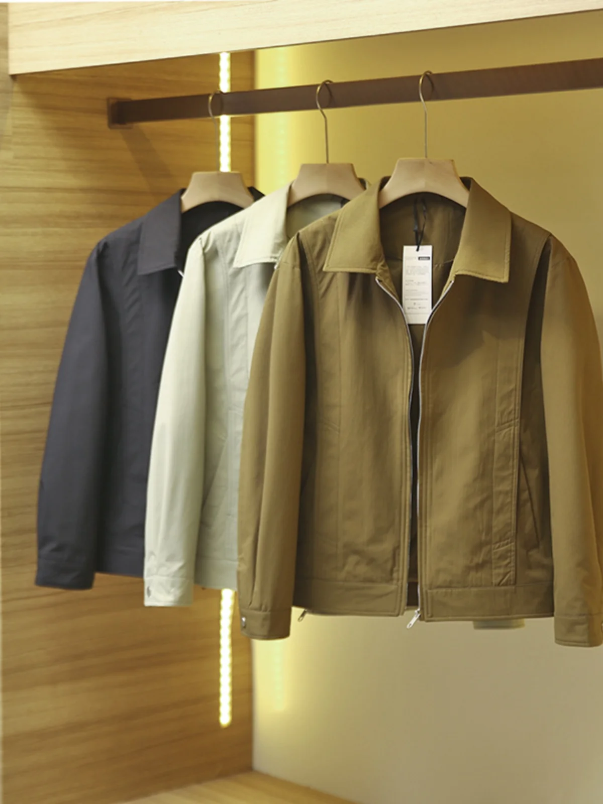 Sli Texture Jacquard Spor Casual Men's Jaet with Stand Collar 3D Tailoring Spring New Faion Urban Wear
Sli Texture Jacquard Spor Casual Men's Jaet with Stand Collar 3D Tailoring Spring New Faion Urban Wear