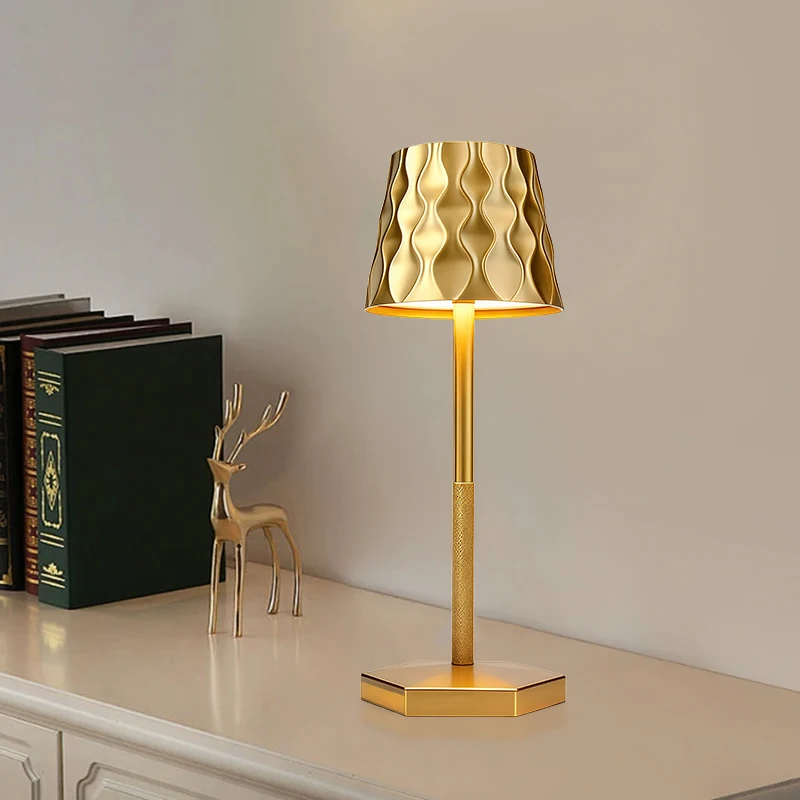 USB rechargeable three-color touch dimming nightlight, Nordic minimalist artistic desk lamp.
USB rechargeable three-color touch dimming nightlight, Nordic minimalist artistic desk lamp.