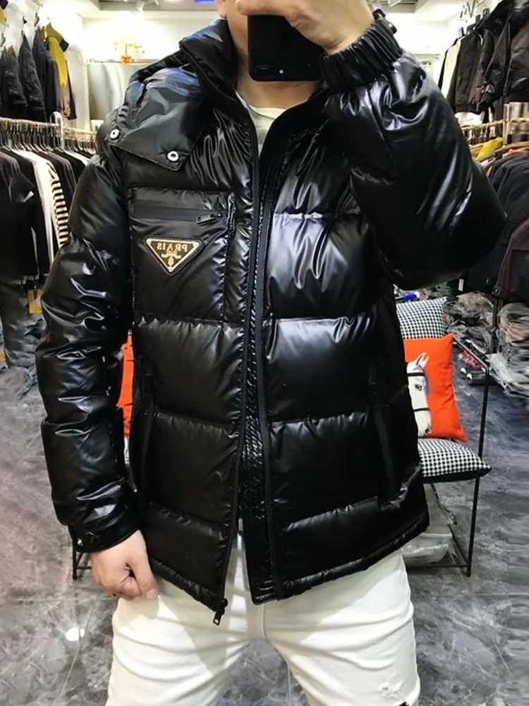 Мужское модное легкое пуховое пальто Jaet, зимнее теплое пальто с капюшоном на молнии, треугольная этикетка, универсальное повседневное пальто Personali Match...
Мужское модное легкое пуховое пальто Jaet, зимнее теплое пальто с капюшоном на молнии, треугольная этикетка, универсальное повседневное пальто Personali Match...