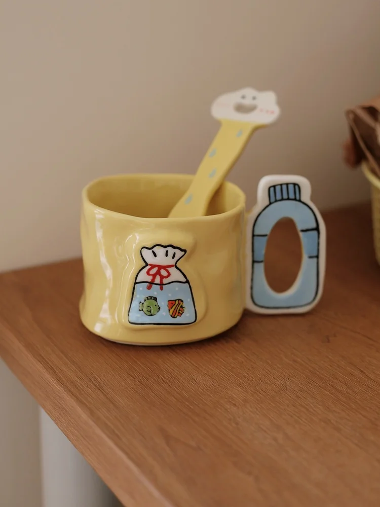 Милая креативная кружка нестандартного дизайна с подглазурной росписью, малая серия YuliHome, чашка для воды с одной ручкой, без крышки
Милая креативная кружка нестандартного дизайна с подглазурной росписью, малая серия YuliHome, чашка для воды с одной ручкой, без крышки