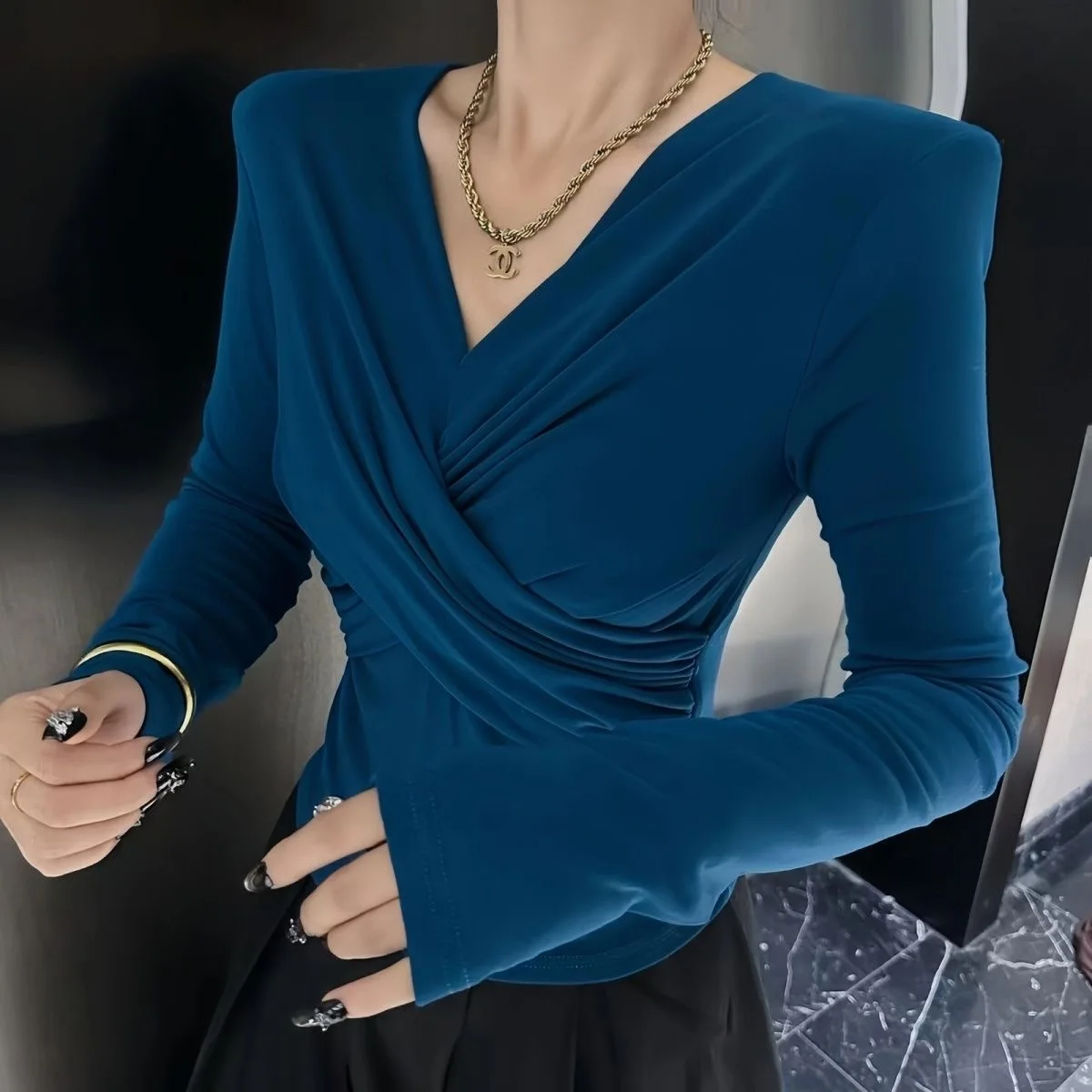Korean Style Sexy V-Neck Cross Long Sleeve T-Shirt Women's Design Folded Base Shirt Autumn Winter New Arrival Commute Style S...
Korean Style Sexy V-Neck Cross Long Sleeve T-Shirt Women's Design Folded Base Shirt Autumn Winter New Arrival Commute Style S...