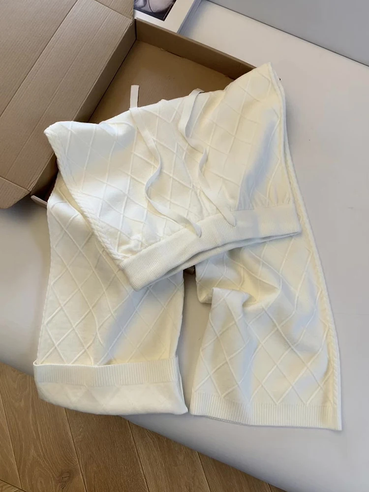 Женские свободные брюки с ромбовидным узором и эластичной резинкой на талии, удобные модные брюки с высокой талией, повседневные вязаные широкие брюки
Женские свободные брюки с ромбовидным узором и эластичной резинкой на талии, удобные модные брюки с высокой талией, повседневные вязаные широкие брюки