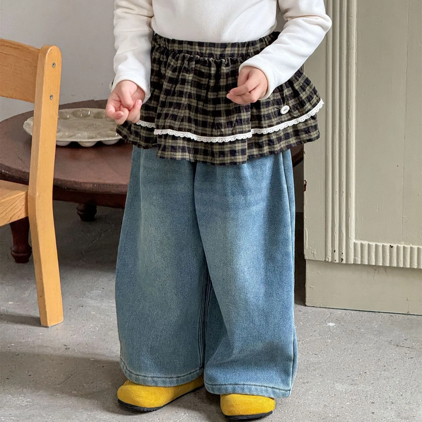 2025 Autumn and Winter New Girls Velvet Thickened Denim Wide-leg Pants Versatile Fashionable Straight-leg Pants Boutique
2025 Autumn and Winter New Girls Velvet Thickened Denim Wide-leg Pants Versatile Fashionable Straight-leg Pants Boutique