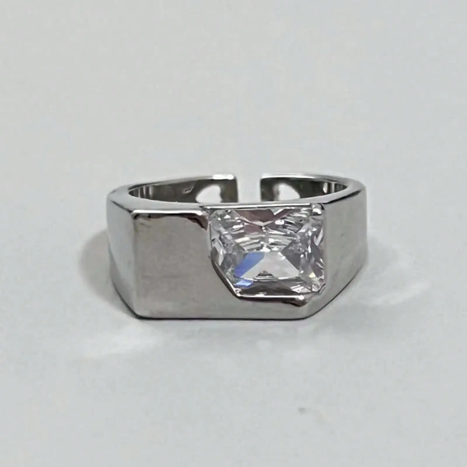 Vintage Punk Hollow Irregular Couple Rings For Women Men Fashion Shiny Crystal Pentagram Adjustable Ring Lover Jewelry
Vintage Punk Hollow Irregular Couple Rings For Women Men Fashion Shiny Crystal Pentagram Adjustable Ring Lover Jewelry