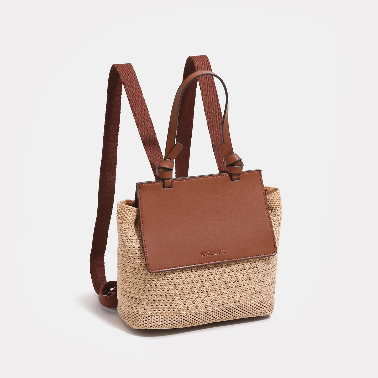 Sweet and fashionable straw woven lock-fast messenger bag for women, new summer style, trendy and versatile chain
Sweet and fashionable straw woven lock-fast messenger bag for women, new summer style, trendy and versatile chain