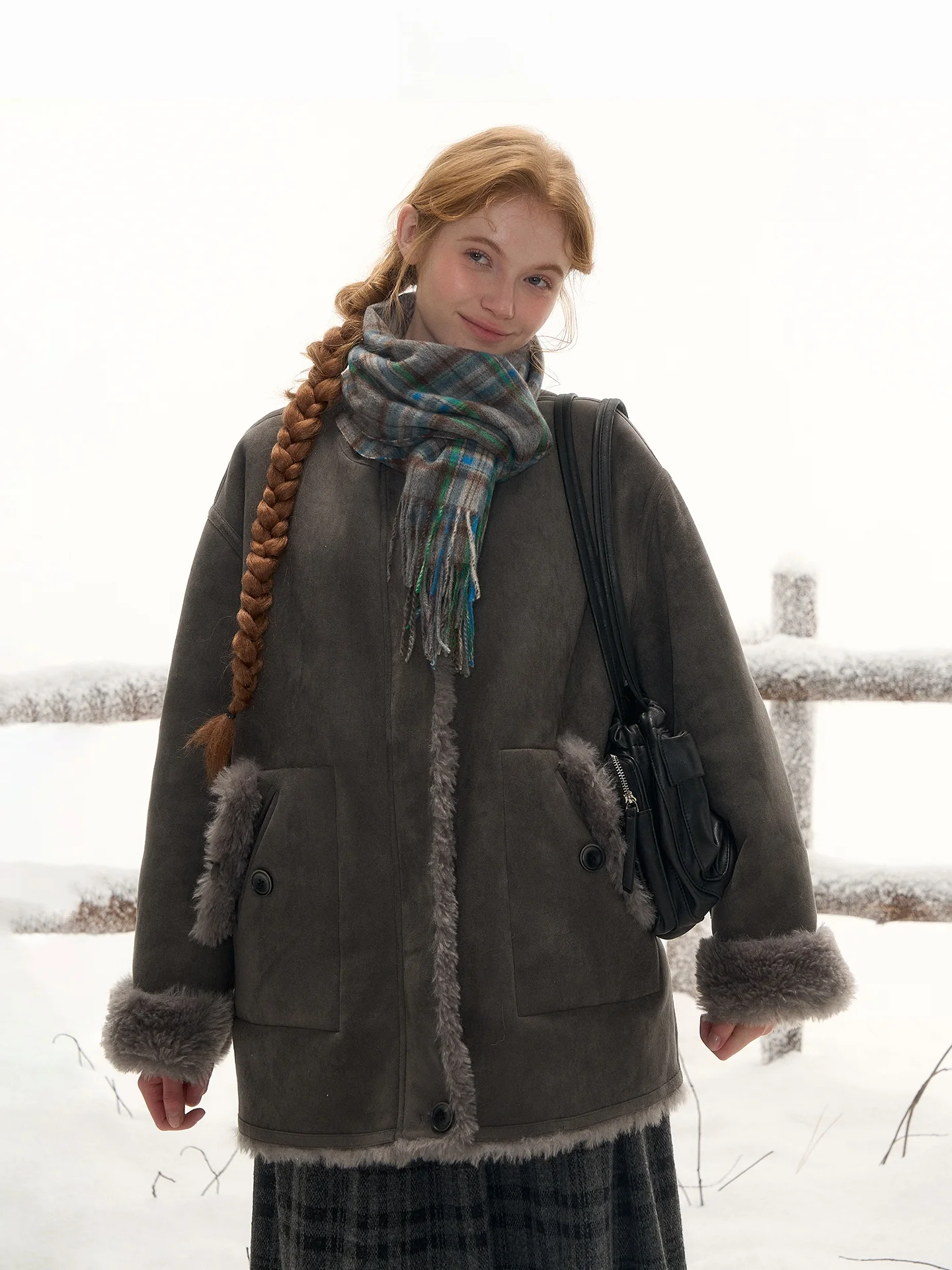 Double-Sided Wear Suede Jaet Women's Thiened Stand Collar Retro Sle Warm ort Coat Polyester Fiber Zipper Closure
Double-Sided Wear Suede Jaet Women's Thiened Stand Collar Retro Sle Warm ort Coat Polyester Fiber Zipper Closure