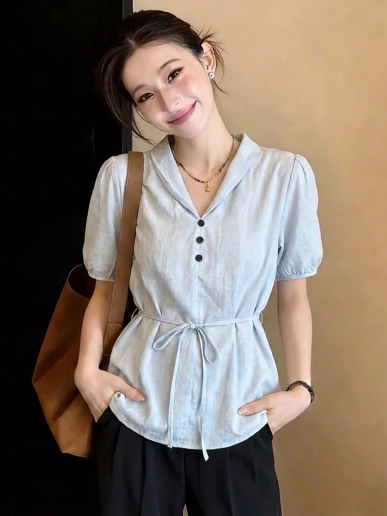 Elegant Light Blue V-Neck Short Sleeve Shirt Women's plus Size Slimming Top Korean Style Commute Fashion Loose Fit Summer New...
Elegant Light Blue V-Neck Short Sleeve Shirt Women's plus Size Slimming Top Korean Style Commute Fashion Loose Fit Summer New...