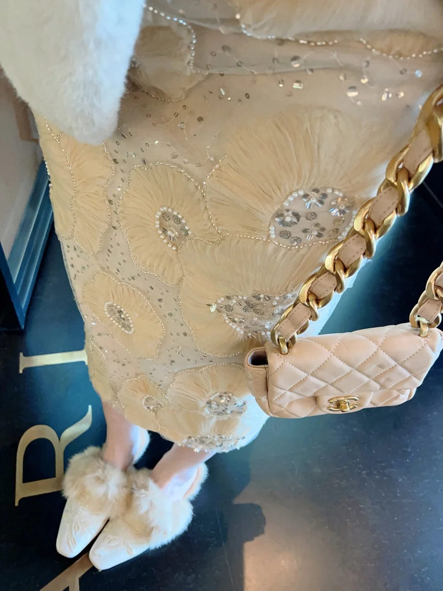 Elegant Shiny Sequin 3D Rose Short Wrap around Bodycon Skirt Romantic Flower Period by MAVIS LEUNG Urban Commute Women's...
Elegant Shiny Sequin 3D Rose Short Wrap around Bodycon Skirt Romantic Flower Period by MAVIS LEUNG Urban Commute Women's...