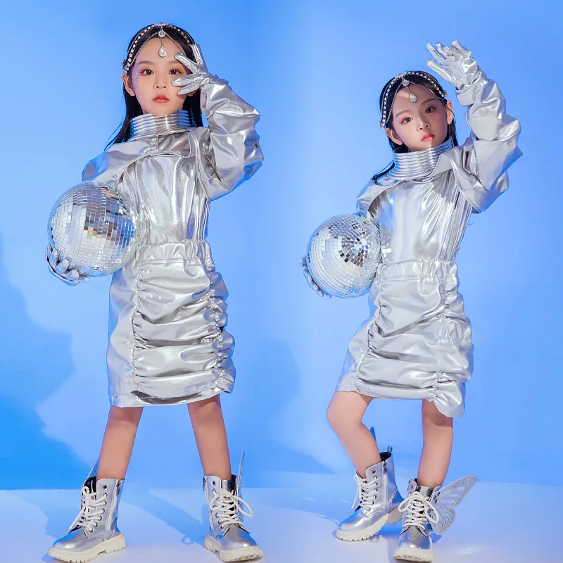 Girls Model Trendy Clothing Children's Runway Show Silver Future Metal Technology Sensory Element Cosmos Car Model Stage Locomot
Girls Model Trendy Clothing Children's Runway Show Silver Future Metal Technology Sensory Element Cosmos Car Model Stage Locomot