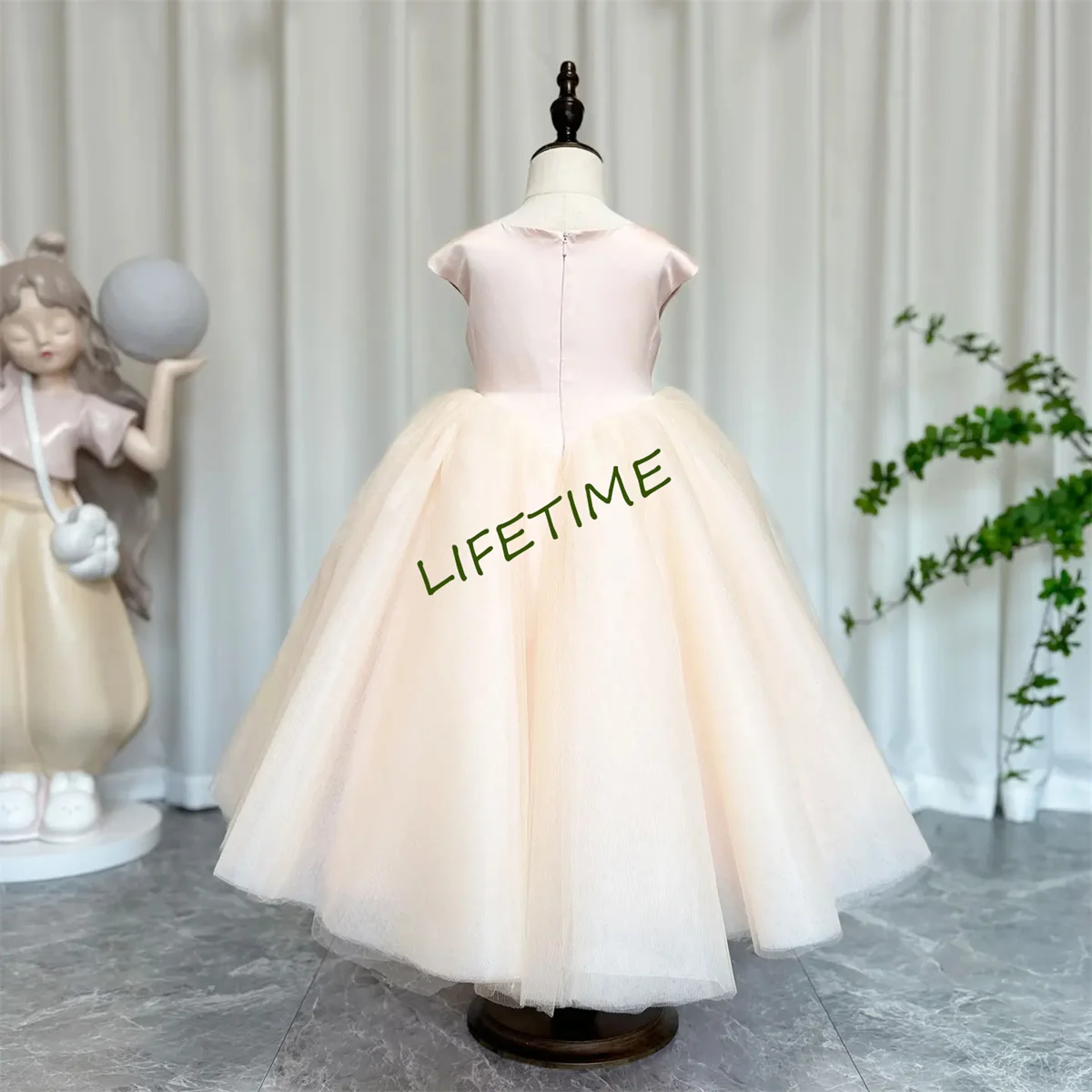 CustomizedElegant Arabic Beige Girl Dress Dubai Kids Princess Birthday Wedding Party First Communion Ball Gown
CustomizedElegant Arabic Beige Girl Dress Dubai Kids Princess Birthday Wedding Party First Communion Ball Gown