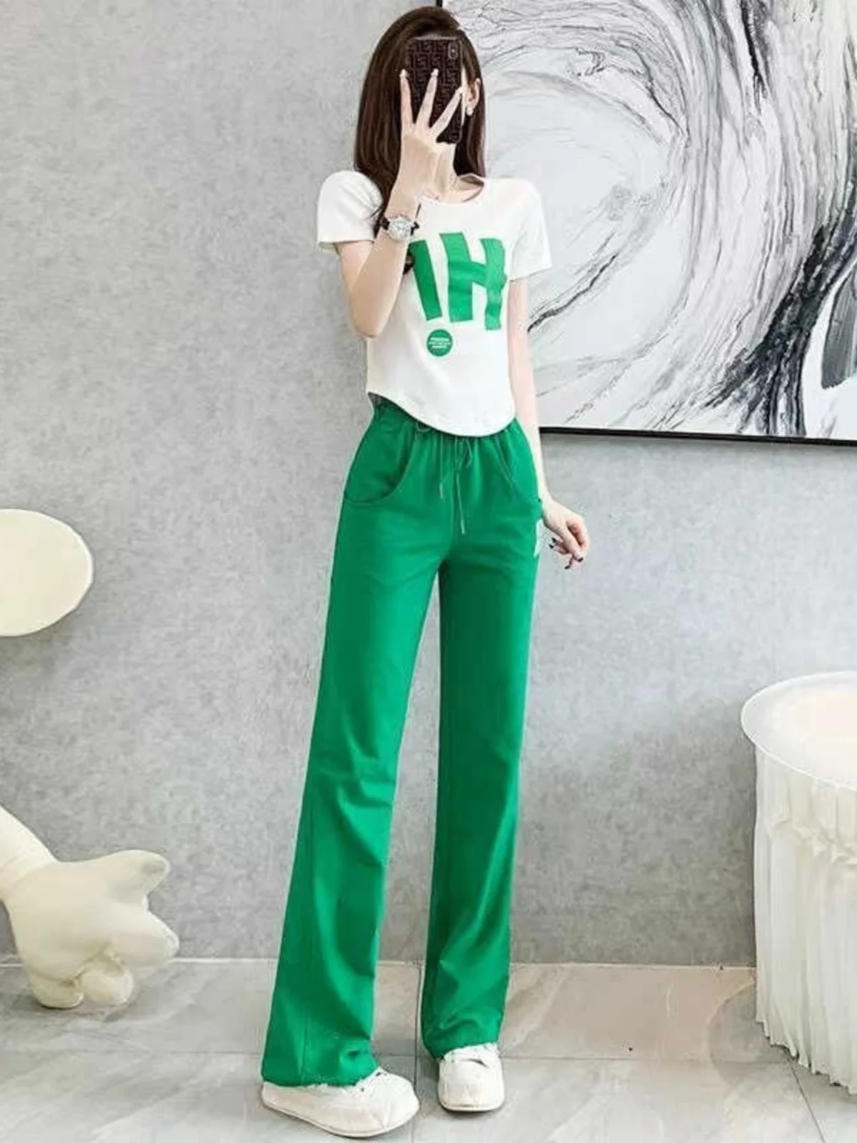 Casual Sportswear Set Women Summer New Fashion Youthful Short Sleeve T-Shirt Wide Leg Pants Two Piece Thin Model Chinese Brand
Casual Sportswear Set Women Summer New Fashion Youthful Short Sleeve T-Shirt Wide Leg Pants Two Piece Thin Model Chinese Brand