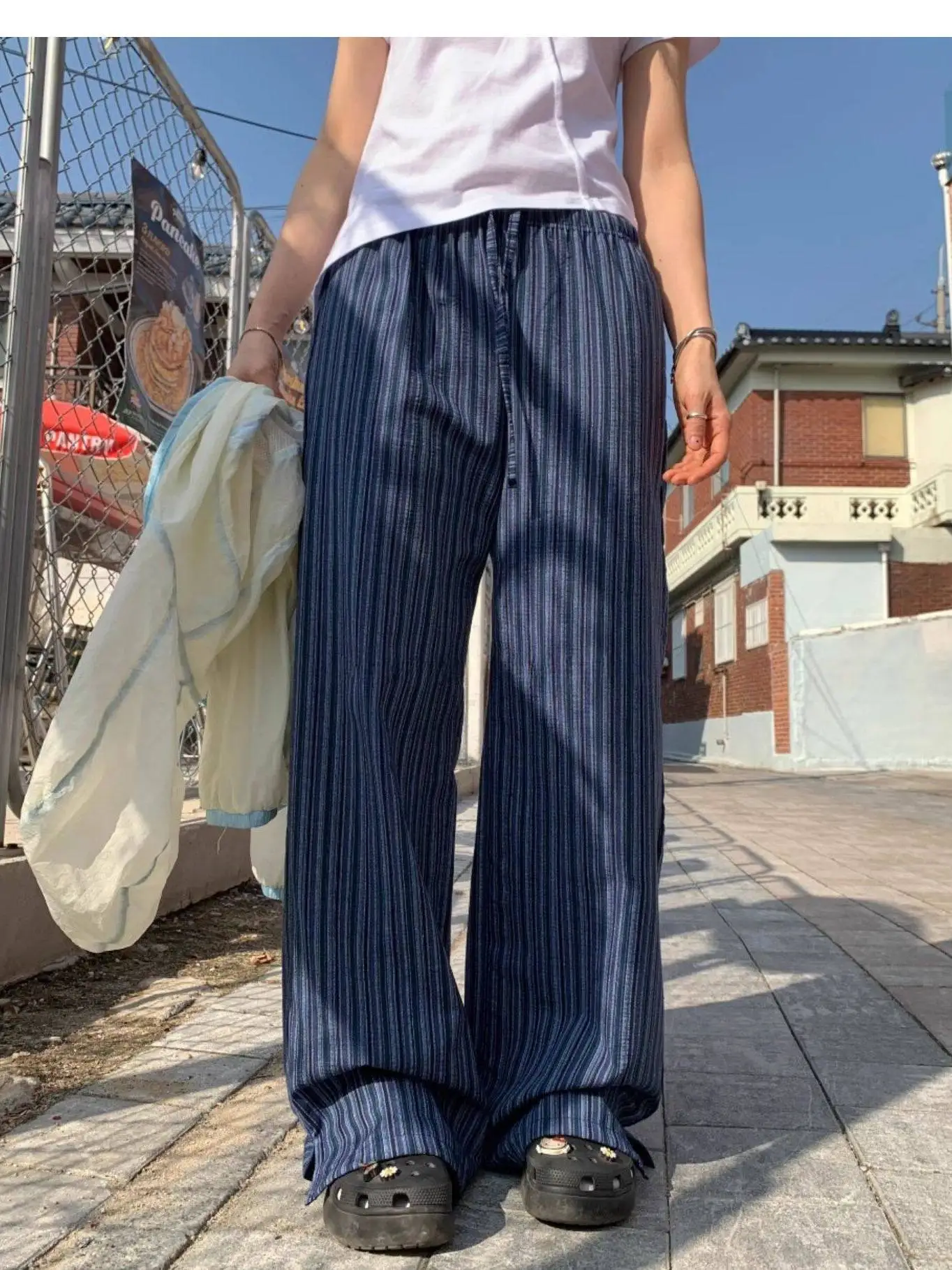 Korean Style High Waist Wide Leg Casual Pants Vertical Stripes Loose Elastic Waist Straight Cut Small Slits Ladies Fashion
Korean Style High Waist Wide Leg Casual Pants Vertical Stripes Loose Elastic Waist Straight Cut Small Slits Ladies Fashion