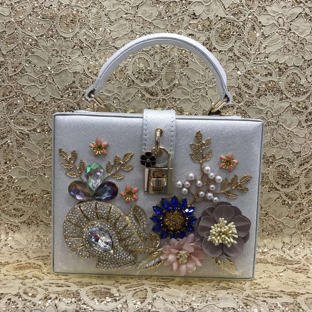 Catwalk Handbag Dinner Bag Three-dimensional Flower Handbag One Shoulder Slant Back Women's PU Bag Pochette Soirée Femme Mariage
Catwalk Handbag Dinner Bag Three-dimensional Flower Handbag One Shoulder Slant Back Women's PU Bag Pochette Soirée Femme Mariage