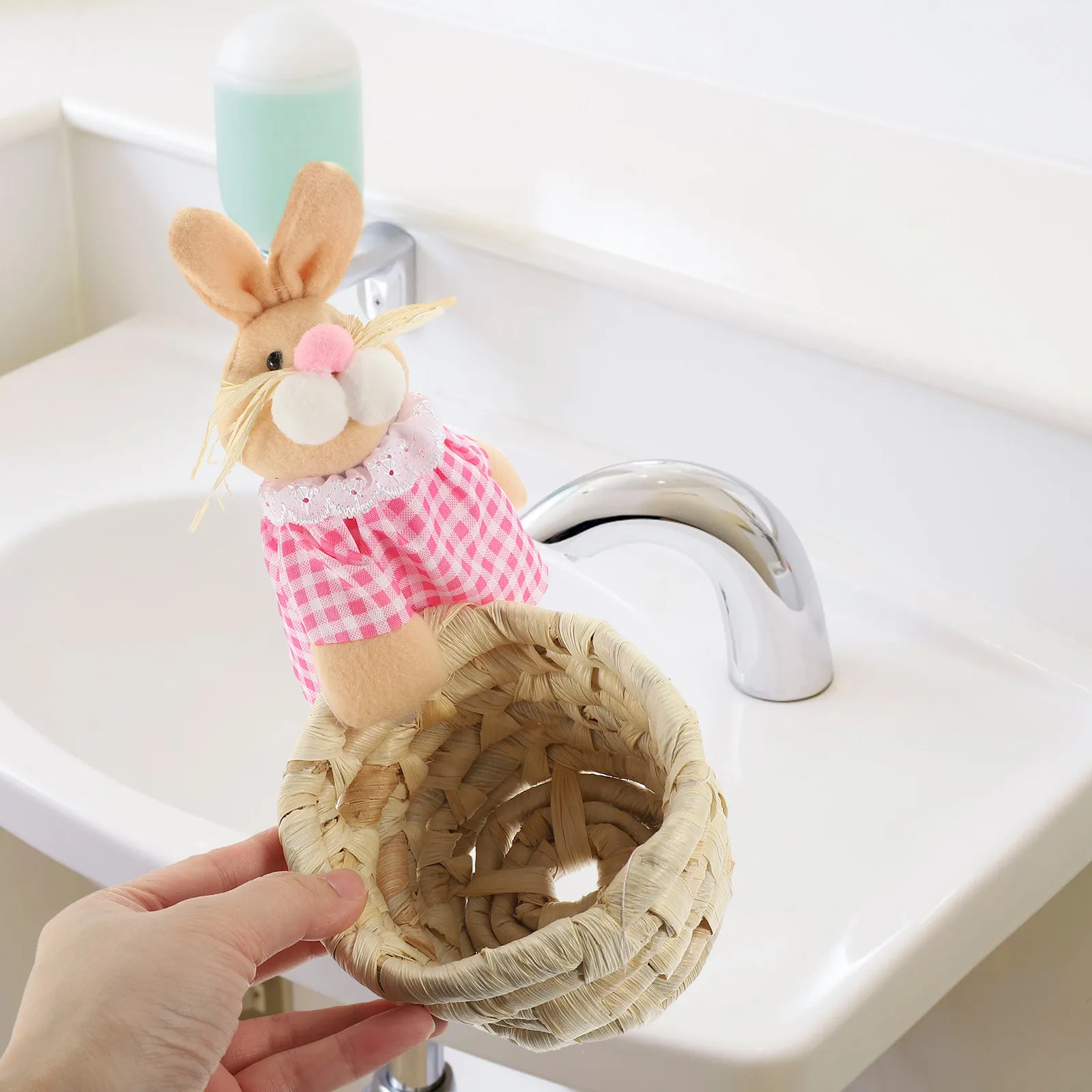 Плетеная корзина для хранения в форме кролика из соломы и кукурузной шелухи, ручной работы, декоративная, маленькая, для ключей, телефона, ручек, для офиса, общежития
Плетеная корзина для хранения в форме кролика из соломы и кукурузной шелухи, ручной работы, декоративная, маленькая, для ключей, телефона, ручек, для офиса, общежития