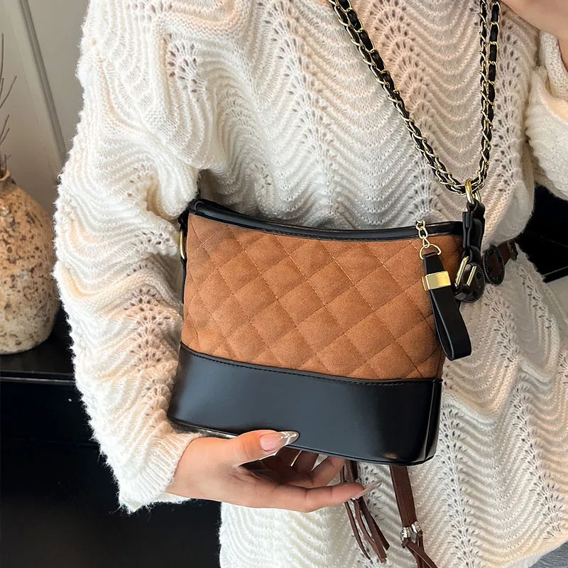 Splicing Faux Suede Bucket Bag Women Autumn New Diamond Lattice Large Capacity Crossbody Bags Chain Rectangle One Shoulder Bag
Splicing Faux Suede Bucket Bag Women Autumn New Diamond Lattice Large Capacity Crossbody Bags Chain Rectangle One Shoulder Bag