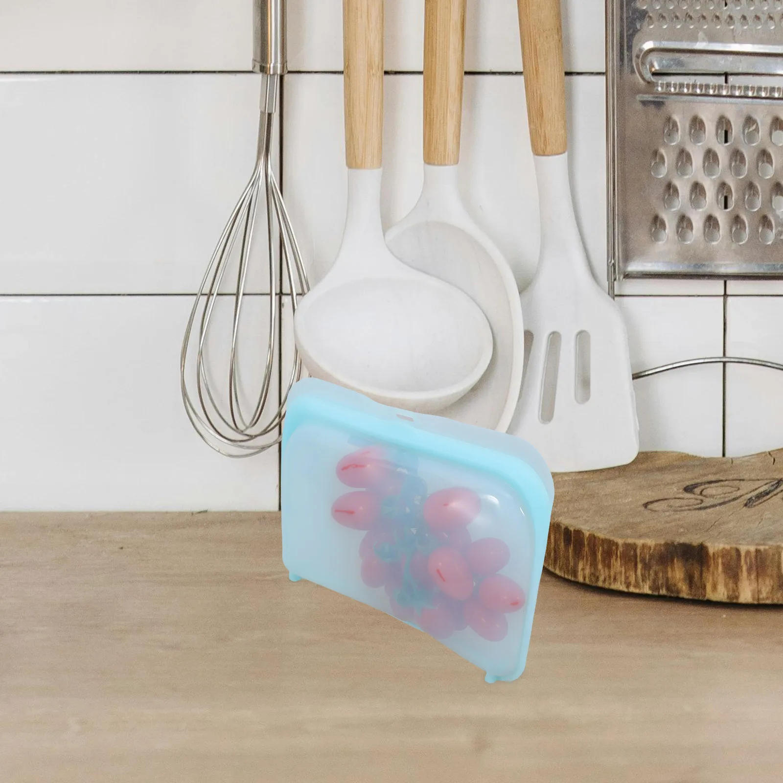 420ml Silicone Sealed Bag Reusable Microwave Safe Food Storage Containers Strong Seal Snack Pouches Dishwasher Freezer Bags
420ml Silicone Sealed Bag Reusable Microwave Safe Food Storage Containers Strong Seal Snack Pouches Dishwasher Freezer Bags