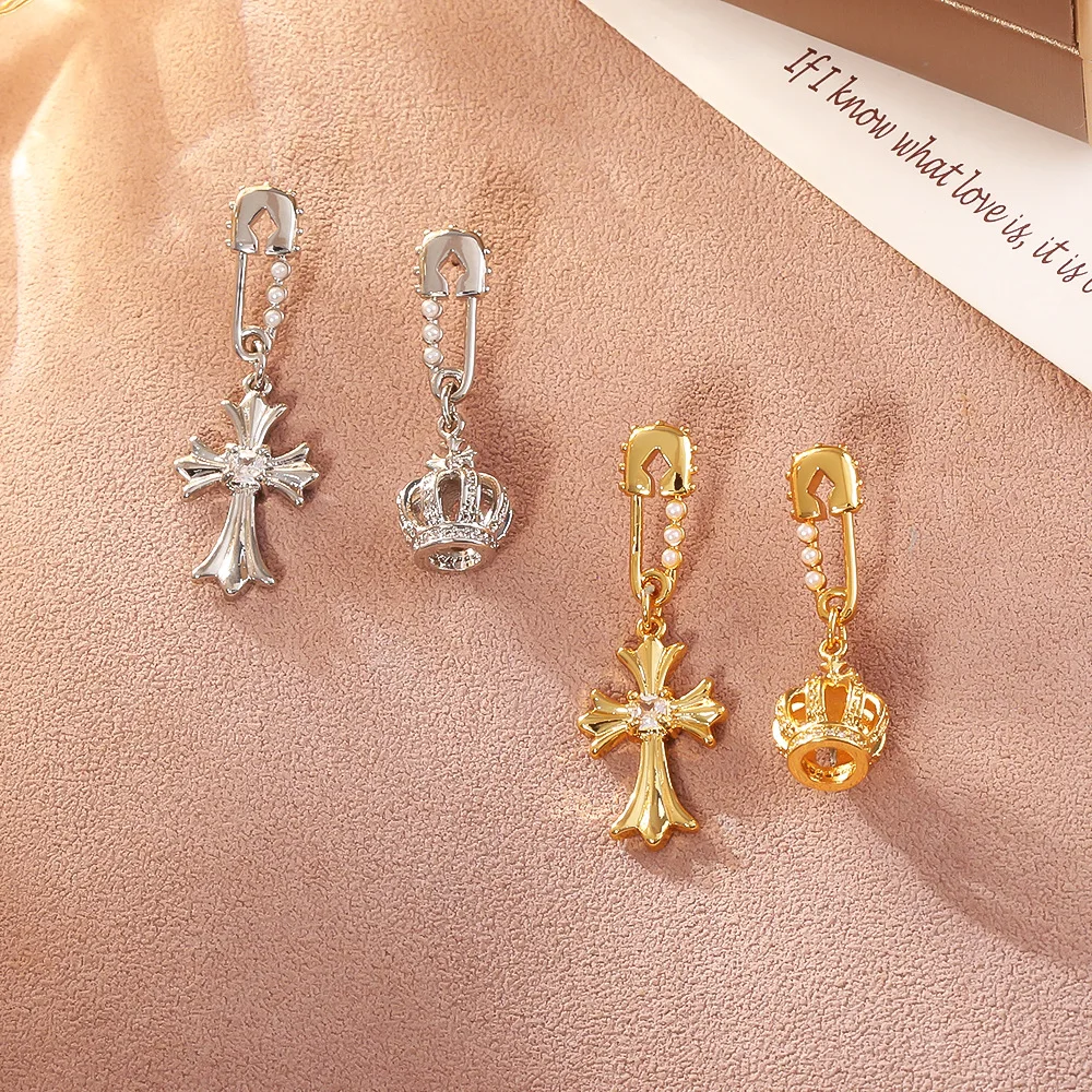 Fashionable and exquisite cross crown asymmetric earrings high-end personality niche light luxury trend earrings
Fashionable and exquisite cross crown asymmetric earrings high-end personality niche light luxury trend earrings