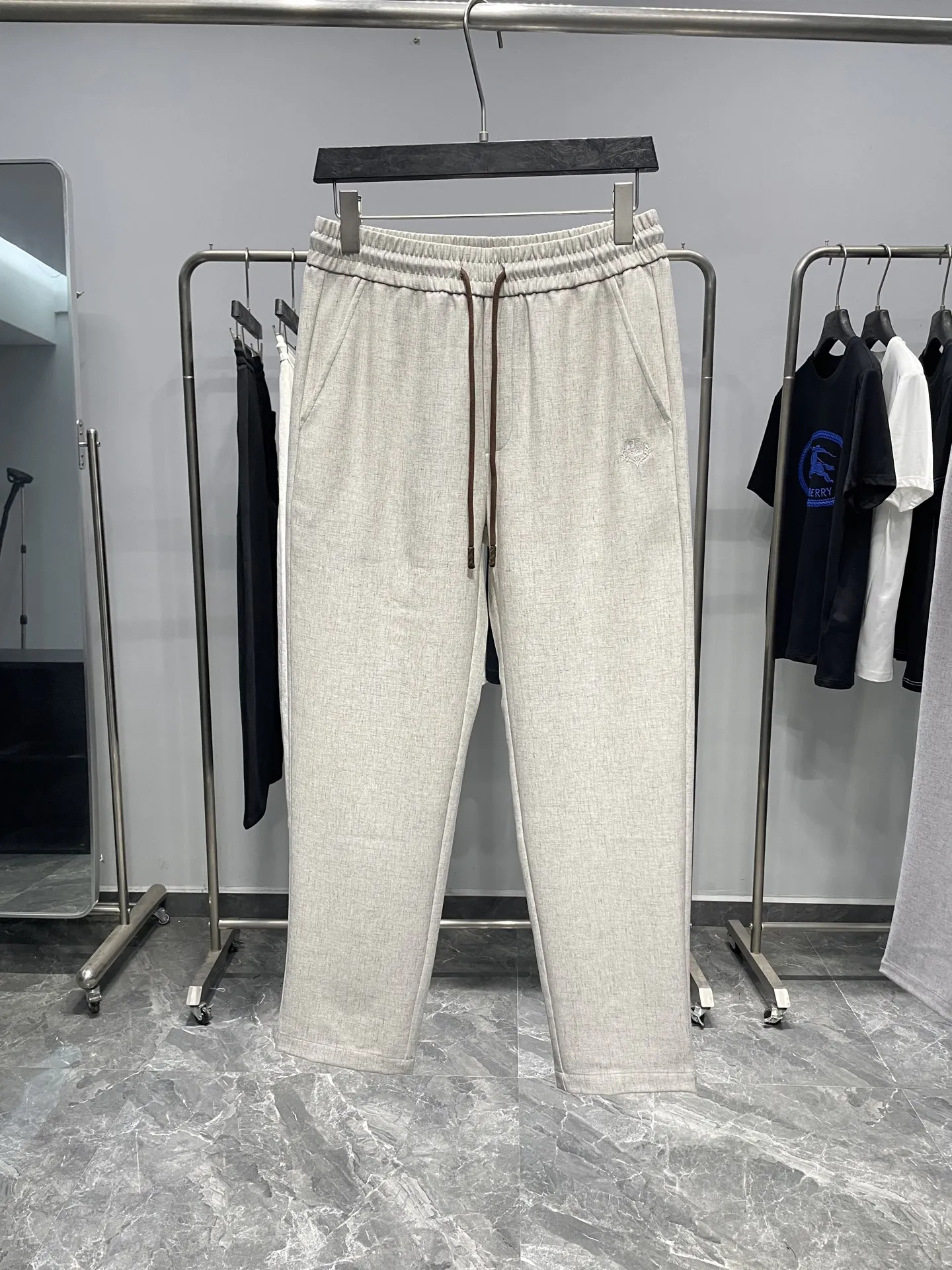 Italian Vintage Luxury Men's Cotton Linen Drawstring Business Casual Loose Waist Straight Leg Summer Leisure Pants
Italian Vintage Luxury Men's Cotton Linen Drawstring Business Casual Loose Waist Straight Leg Summer Leisure Pants