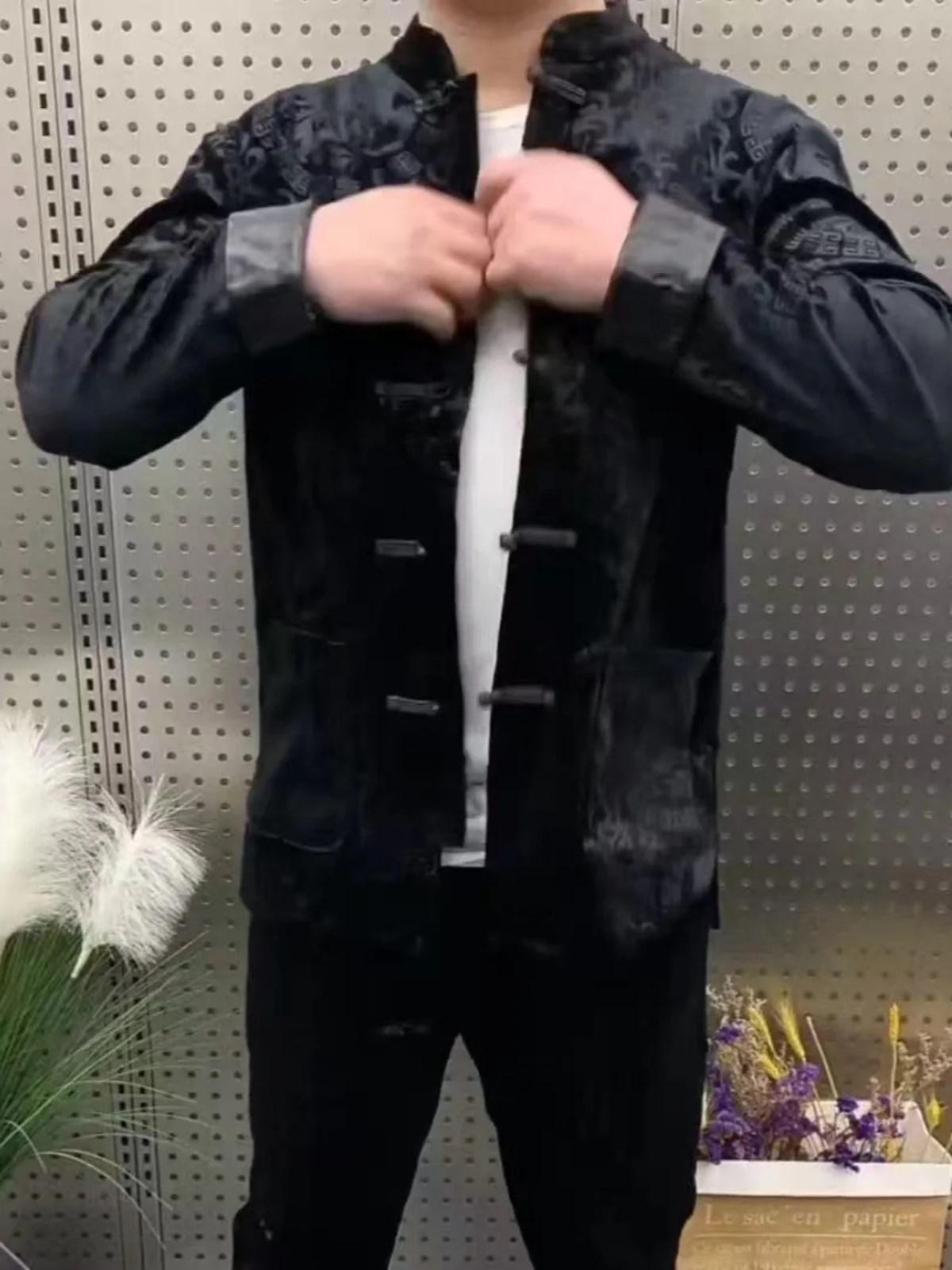 Ele Men's Velvet Tang Suit Spring Autumn New Sle Chinese Ethnic Jaet Trendy Haome Casual Wear for Young Men
Ele Men's Velvet Tang Suit Spring Autumn New Sle Chinese Ethnic Jaet Trendy Haome Casual Wear for Young Men