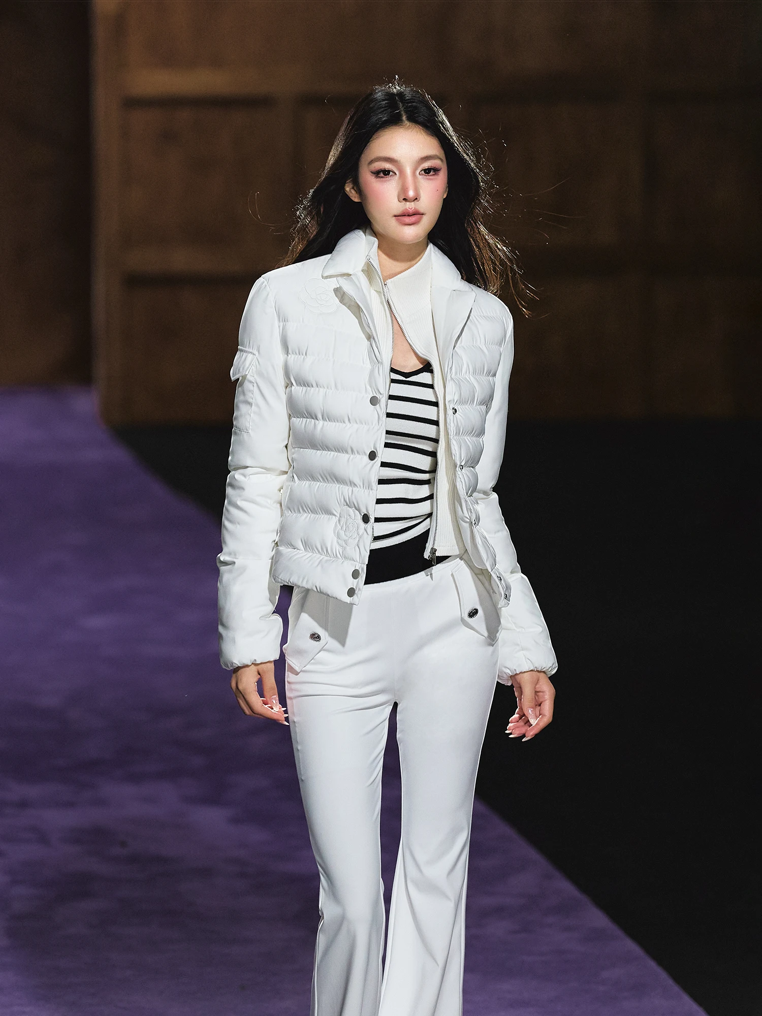 Женская легкая утепленная куртка AGAM Slim Fit с воротником-стойкой, вышивкой цвета чайной розы, для осени и зимы, модная, для повседневной носки
Женская легкая утепленная куртка AGAM Slim Fit с воротником-стойкой, вышивкой цвета чайной розы, для осени и зимы, модная, для повседневной носки