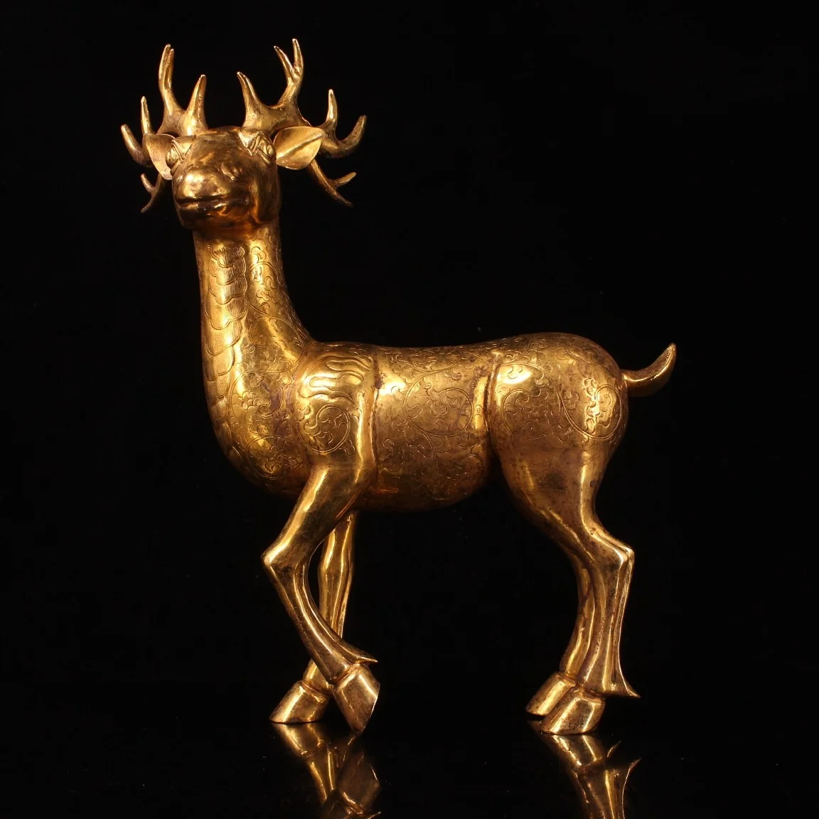 16" Tibetan Temple Collection Old Bronze outline in gold Linglu Sika deer statue ornament Gather fortune Town house Exorcism
16" Tibetan Temple Collection Old Bronze outline in gold Linglu Sika deer statue ornament Gather fortune Town house Exorcism